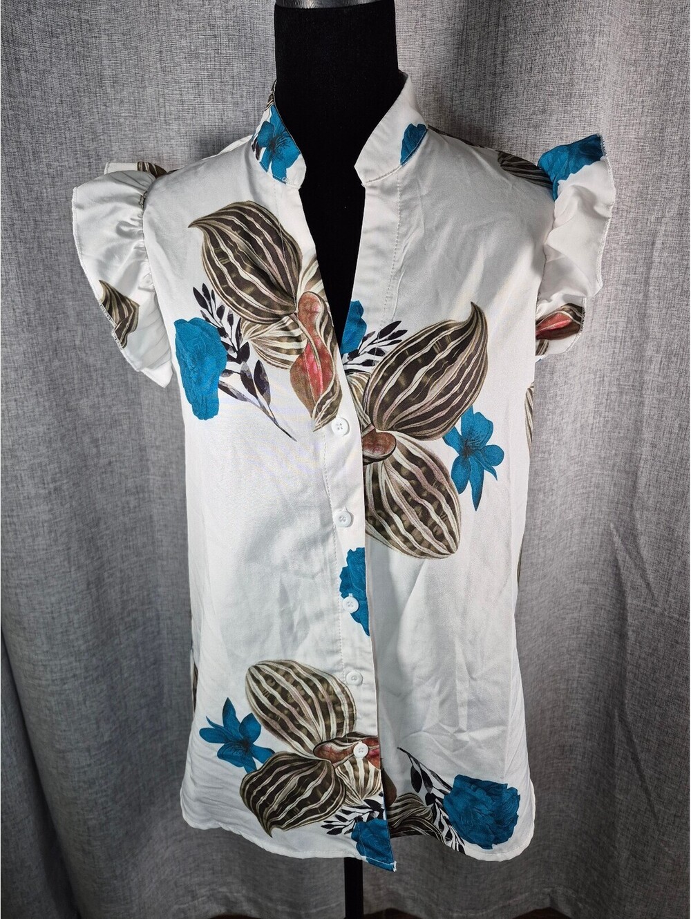 SHEIN Women’s Small White Blue Floral Ruffle Sleeve Button Front Blouse